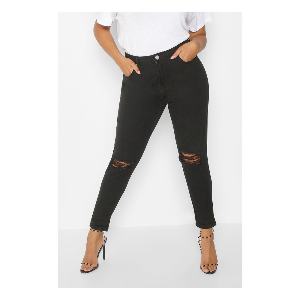 **BRAND NEW** Black Ripped Mom Jeans